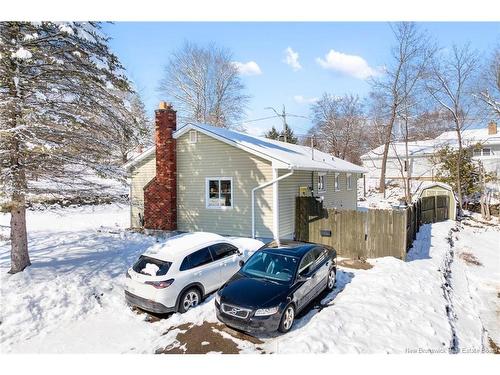 8 Surrey Cres, Fredericton, NB 