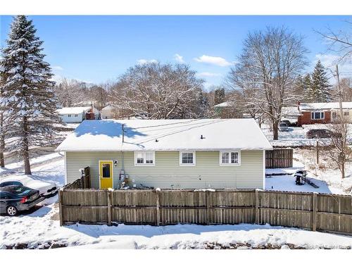 8 Surrey Cres, Fredericton, NB 