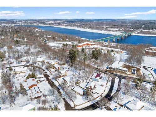 8 Surrey Cres, Fredericton, NB 