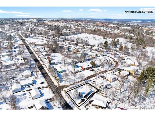 8 Surrey Cres, Fredericton, NB 