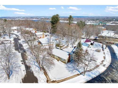 8 Surrey Cres, Fredericton, NB 