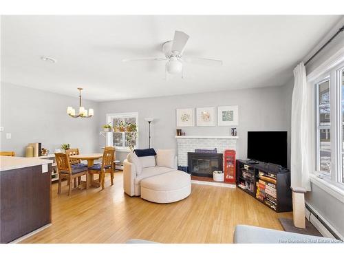 8 Surrey Cres, Fredericton, NB 