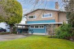 3825 Kremlin St  Saanich, BC V8P 4V7