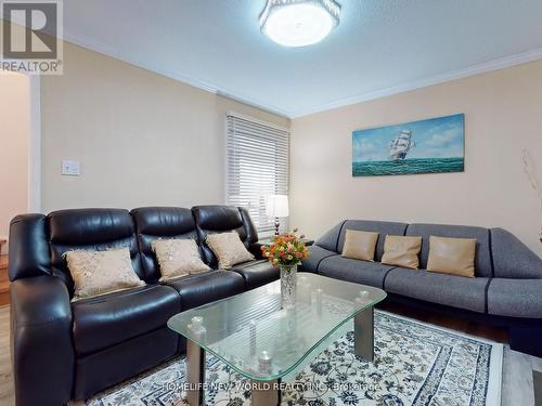 139 Galbraith Crescent, Markham, ON - Indoor Photo Showing Living Room