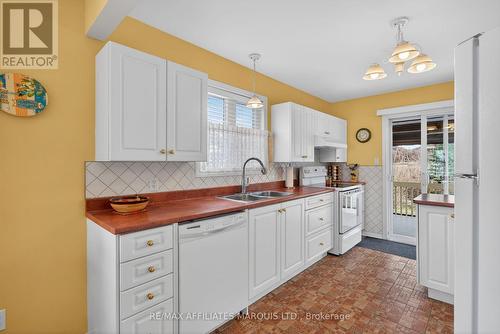 enjoy natural light while you cook - 175 Hemlock Crescent, Cornwall, ON - Indoor Photo Showing Kitchen With Double Sink