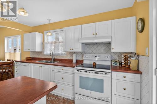 Thoughtful layout with great storage - 175 Hemlock Crescent, Cornwall, ON - Indoor Photo Showing Kitchen With Double Sink