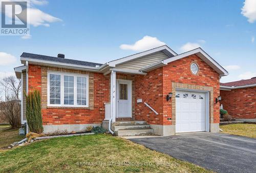 Classic design, warm and inviting - 175 Hemlock Crescent, Cornwall, ON - Outdoor
