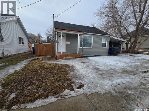 336 2Nd Avenue Se, Weyburn, SK - Outdoor