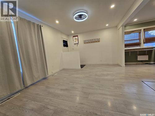 336 2Nd Avenue Se, Weyburn, SK - Indoor Photo Showing Other Room