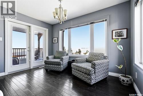 130 E Maple Avenue, Grand Coulee, SK - Indoor Photo Showing Living Room
