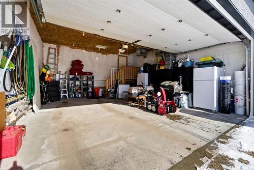 130 E Maple Avenue, Grand Coulee, SK - Indoor Photo Showing Garage
