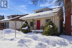 1002 VICTORIA PARK AVENUE  Toronto, ON M4B 2J6
