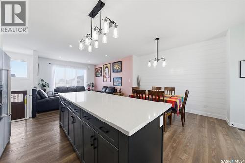 805 Weir Crescent, Warman, SK - Indoor Photo Showing Kitchen