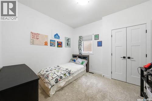 805 Weir Crescent, Warman, SK - Indoor Photo Showing Bedroom