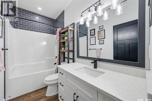 805 Weir Crescent, Warman, SK - Indoor Photo Showing Bathroom