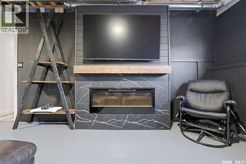 805 Weir Crescent, Warman, SK - Indoor With Fireplace