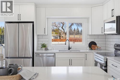 163 Rupert Drive, Saskatoon, SK - Indoor Photo Showing Kitchen With Stainless Steel Kitchen With Upgraded Kitchen