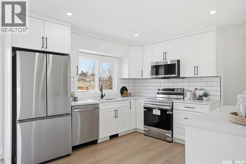 163 Rupert Drive, Saskatoon, SK - Indoor Photo Showing Kitchen With Stainless Steel Kitchen With Upgraded Kitchen