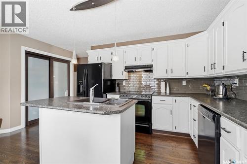 506 Addie Crescent, Saskatoon, SK - Indoor Photo Showing Kitchen
