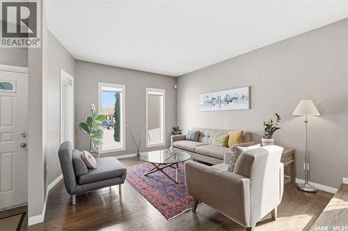 506 Addie Crescent, Saskatoon, SK - Indoor Photo Showing Living Room