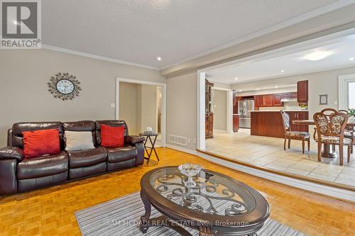 2492 Erin Centre Boulevard, Mississauga, ON - Indoor Photo Showing Living Room