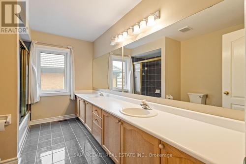 2492 Erin Centre Boulevard, Mississauga, ON - Indoor Photo Showing Bathroom