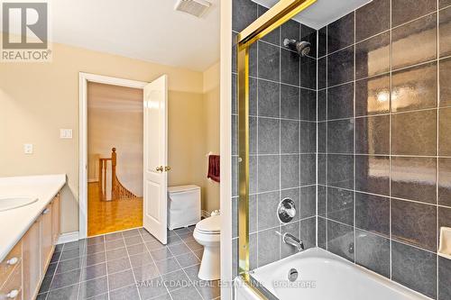 2492 Erin Centre Boulevard, Mississauga, ON - Indoor Photo Showing Bathroom