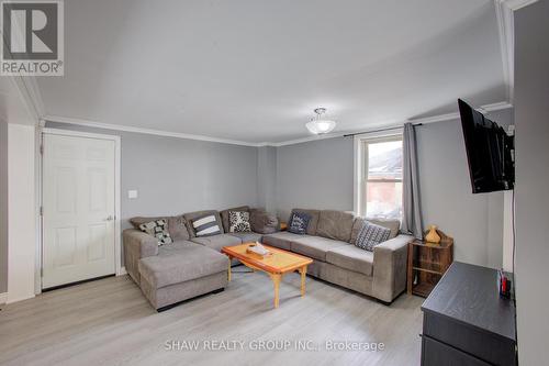 21 Main Street W, Mapleton, ON - Indoor Photo Showing Living Room