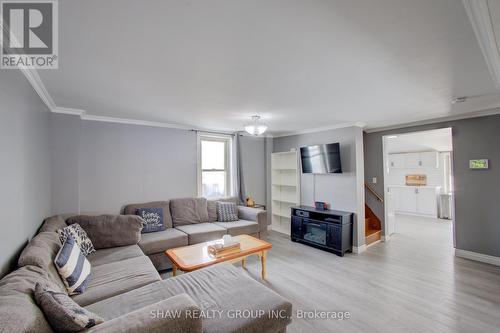 21 Main Street W, Mapleton, ON - Indoor Photo Showing Living Room