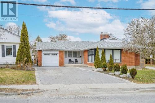 92 ROSSLAND ROAD E  Oshawa, ON L1G 2W3