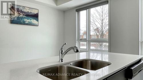 4 Carole Bell Way, Markham, ON - Indoor Photo Showing Kitchen With Double Sink