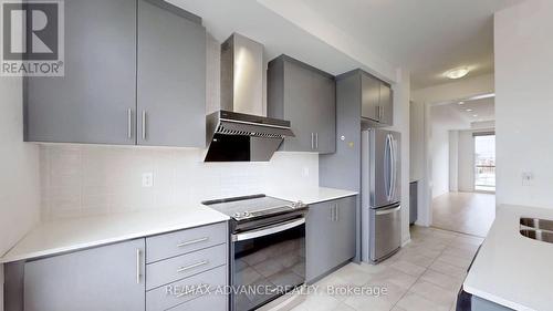 4 Carole Bell Way, Markham, ON - Indoor Photo Showing Kitchen With Stainless Steel Kitchen
