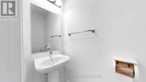 4 Carole Bell Way, Markham, ON - Indoor Photo Showing Bathroom