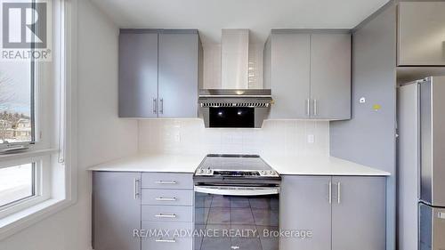 4 Carole Bell Way, Markham, ON - Indoor Photo Showing Kitchen