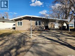 304 Second AVENUE E  Lampman, SK S0C 1N0