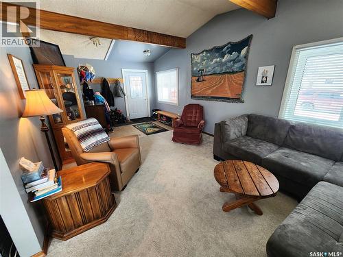 304 Second Avenue E, Lampman, SK - Indoor Photo Showing Living Room