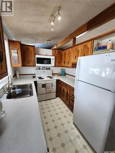 304 Second Avenue E, Lampman, SK - Indoor Photo Showing Kitchen With Double Sink