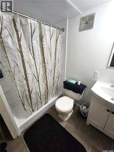 304 Second Avenue E, Lampman, SK - Indoor Photo Showing Bathroom