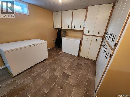 304 Second Avenue E, Lampman, SK - Indoor