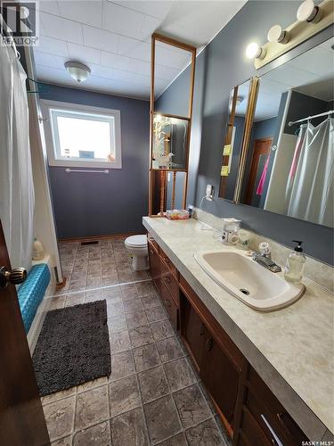 304 Second Avenue E, Lampman, SK - Indoor Photo Showing Bathroom