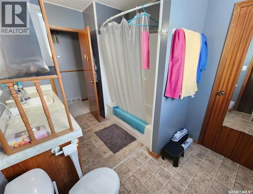 304 Second Avenue E, Lampman, SK - Indoor Photo Showing Bathroom
