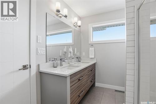 418 Teal Lane, Saskatoon, SK - Indoor Photo Showing Bathroom
