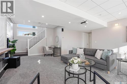 418 Teal Lane, Saskatoon, SK - Indoor Photo Showing Living Room