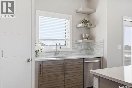 418 Teal Lane, Saskatoon, SK - Indoor Photo Showing Kitchen With Upgraded Kitchen