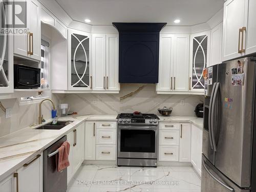 21 TRURO CIRCLE  Brampton, ON L7A 4E4