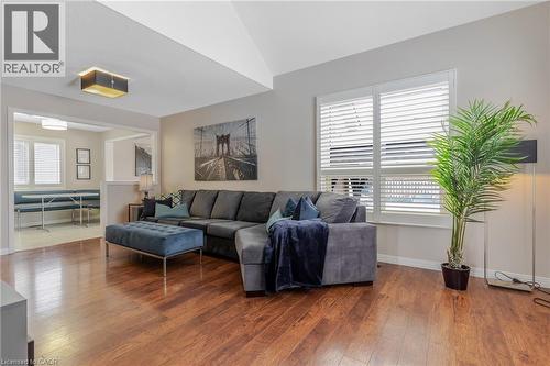 685 Coldstream Drive, Waterloo, ON - Indoor Photo Showing Living Room