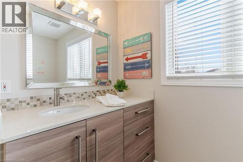 4 piece - 685 Coldstream Drive, Waterloo, ON - Indoor Photo Showing Bathroom
