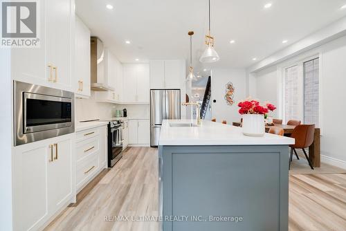 10 Torah Gate, Vaughan, ON - Indoor Photo Showing Kitchen With Stainless Steel Kitchen With Upgraded Kitchen