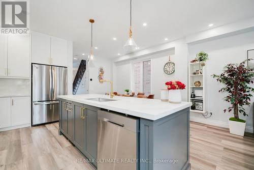 10 Torah Gate, Vaughan, ON - Indoor Photo Showing Kitchen With Stainless Steel Kitchen With Upgraded Kitchen