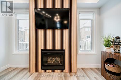 10 Torah Gate, Vaughan, ON - Indoor Photo Showing Living Room With Fireplace